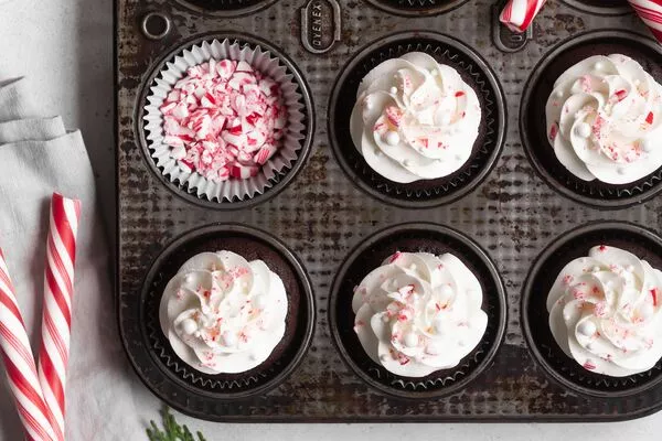 Peppermint Hot Chocolate Cupcakes