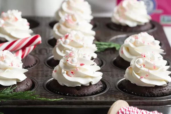 Peppermint Hot Chocolate Cupcakes