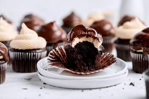 chocolate caramel hi-hat cupcakes baked with c&h granulated sugar easy baking tub