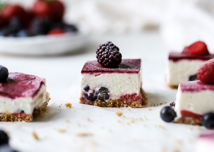 No-Bake Mixed Berry Cheesecake Bars