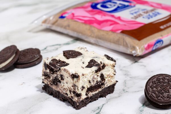 No-Bake Cookies & Cream Cheesecake Bars