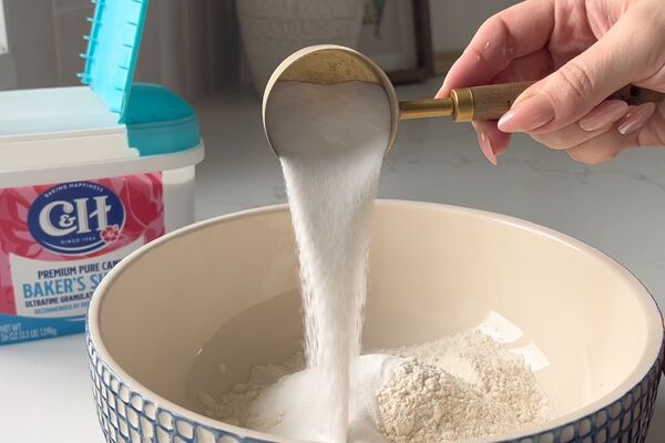 How do I open the rectangular tub?